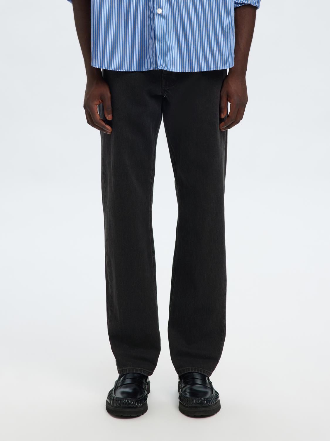 model_shot-front
